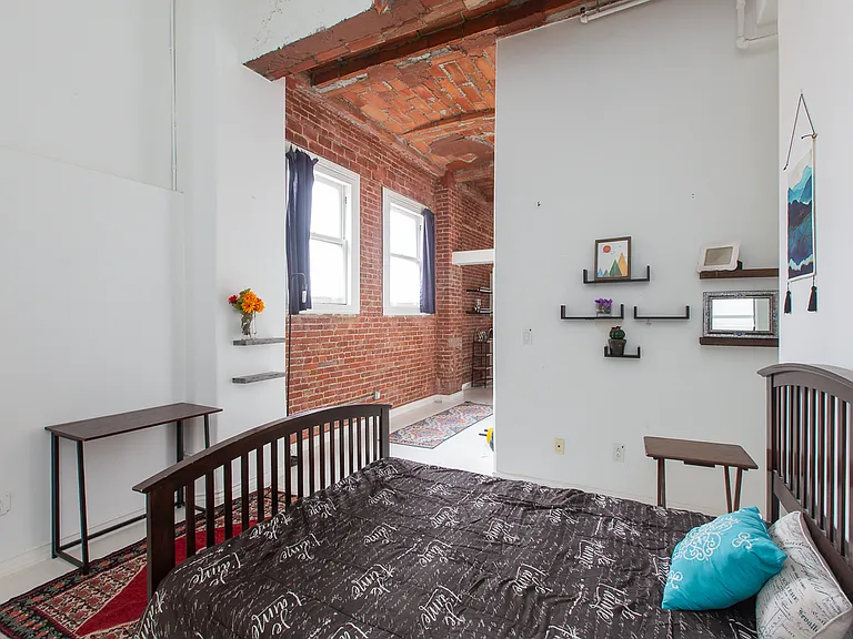 215 W 7th St #1301 — Photo 13