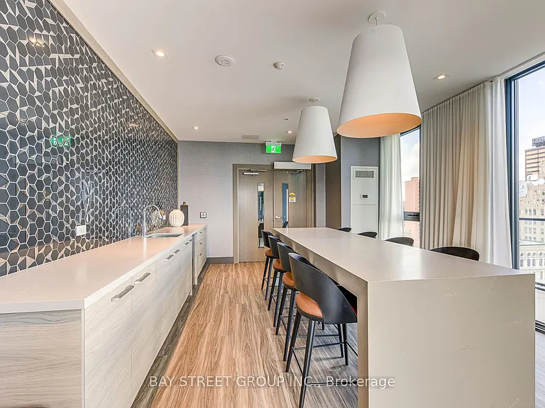 75 James St S #1504 — Photo 41