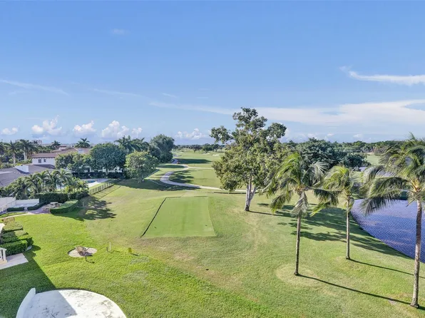 2500 NE 48 Lane #403, Fort Lauderdale, FL 33308