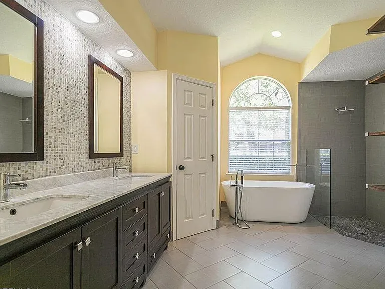 905 Quincy Ct — Photo 10