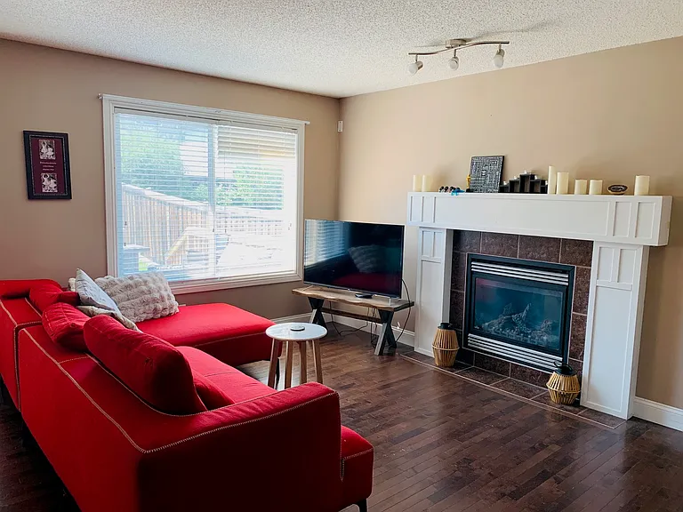 8512 Sloane Cres NW — Photo 4