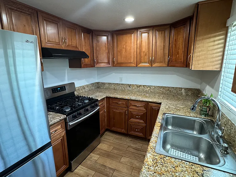 412 Burchett St #18 — Photo 3