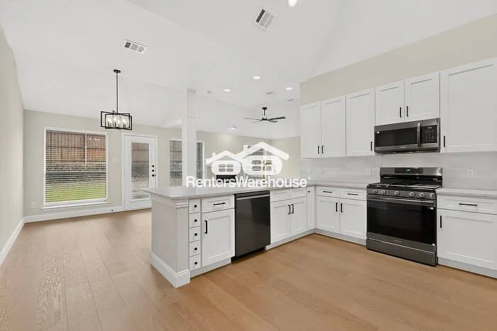 9113 Warren Dr — Photo 17