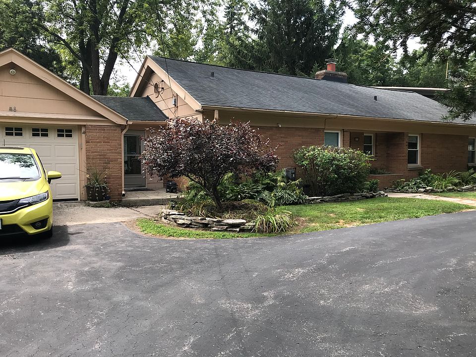 1st image of 831 W Montclaire Ave