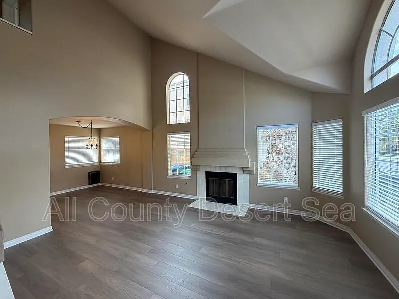 3 bed, 2.5 bath, 1479 sqft, $4,495 — Photo 3