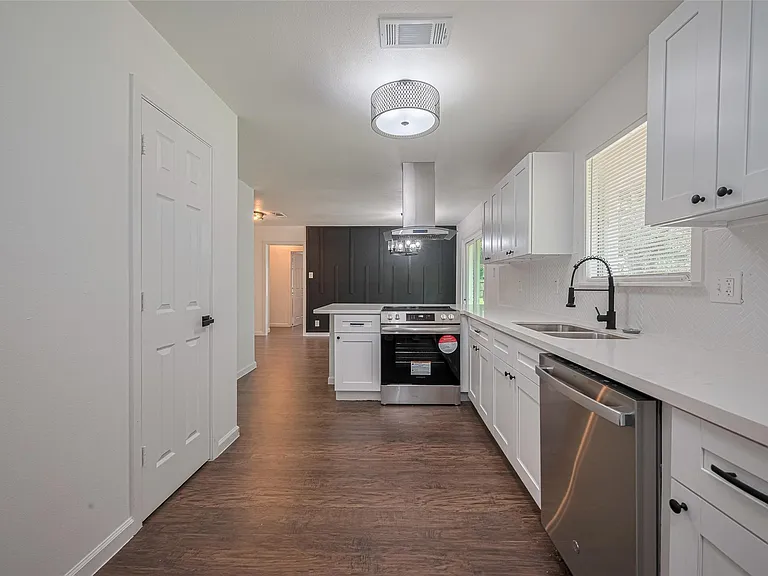 2112 Walnut Ln — Photo 8