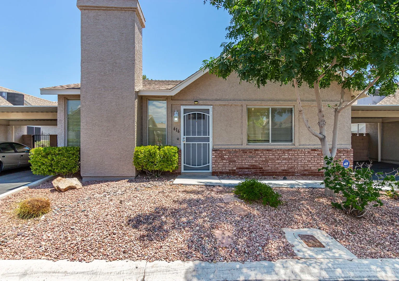 Single Story home in the heart of Summerlin — Photo 1
