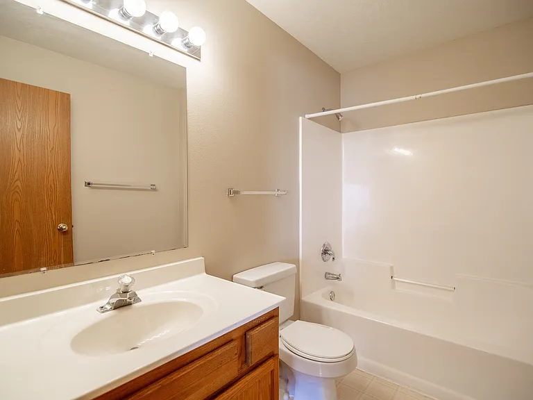 Terrace Pointe Bath