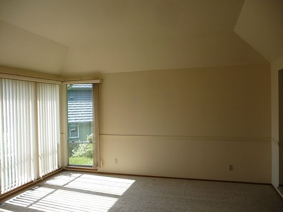 4th image of 1561 NW Red Oaks Ct