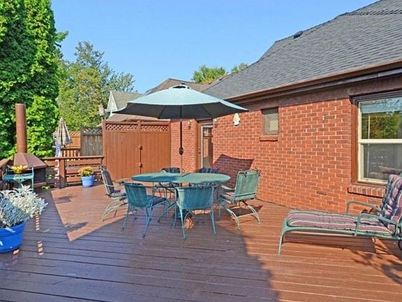 Southern backyard deck