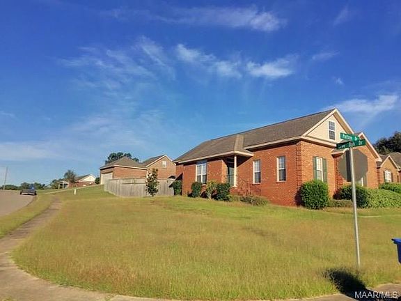 4th image of 901 Portree Dr