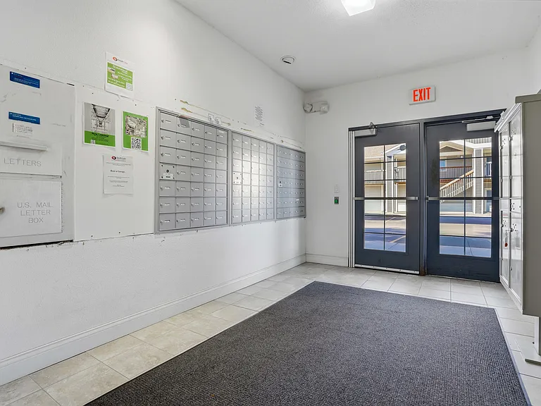 Keokuk Street Apartments — Photo 22
