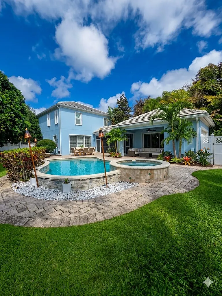 Building Photo - 2577 E Community Dr #2577