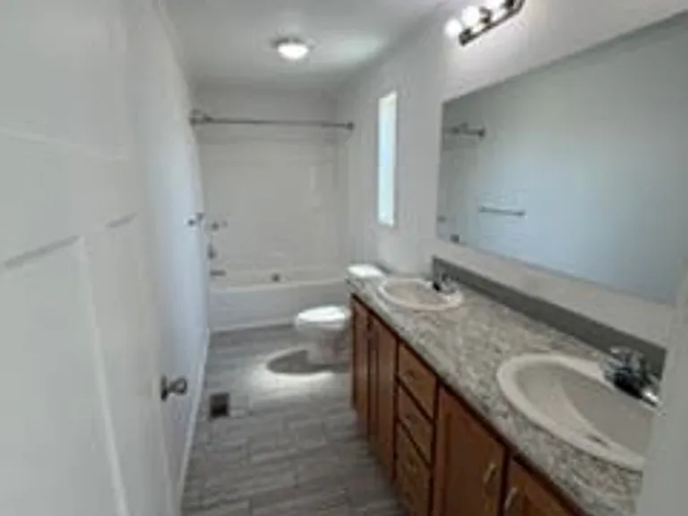 208 Onandaga Ave — Photo 7