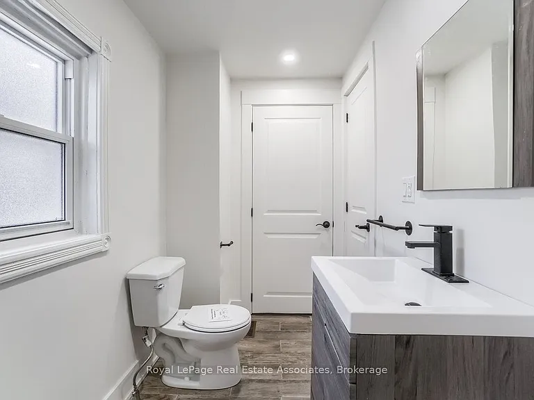 39 Welland Ave S #1 — Photo 20