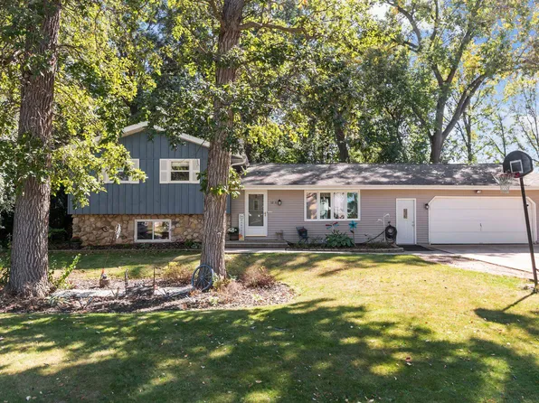 1205 Woodland Dr, Menasha, WI 54952