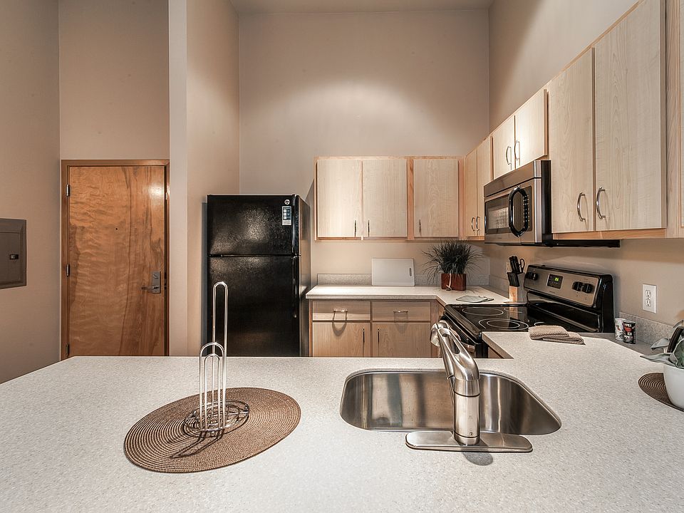 2nd image of 930 NW 12th Ave APT 104
