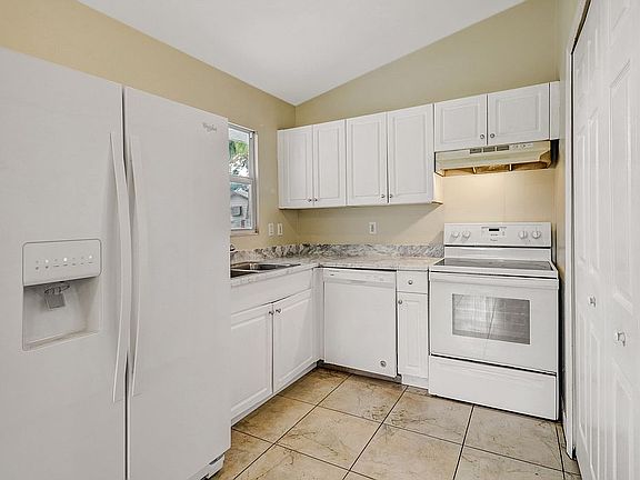 3rd image of 3529 South St