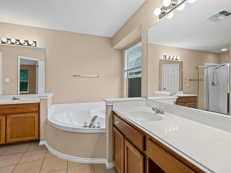 716 Meadow View Dr — Photo 13