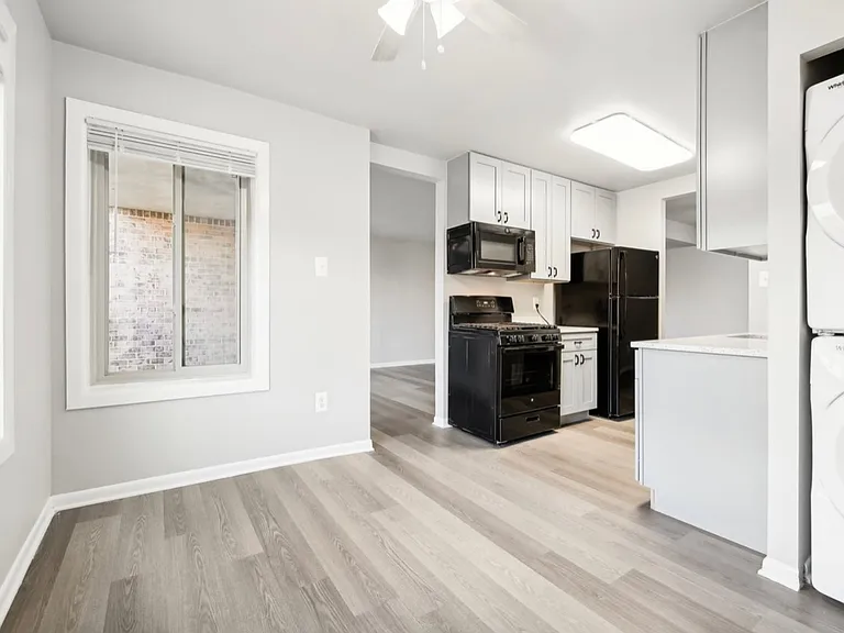 Potomac Garden Apartments — Photo 17