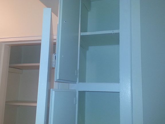 4th image of 860 E 18th St APT 2D
