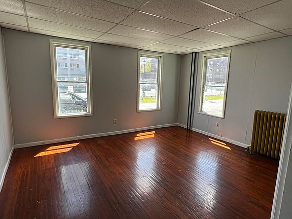 5th image of 240 Liberty St