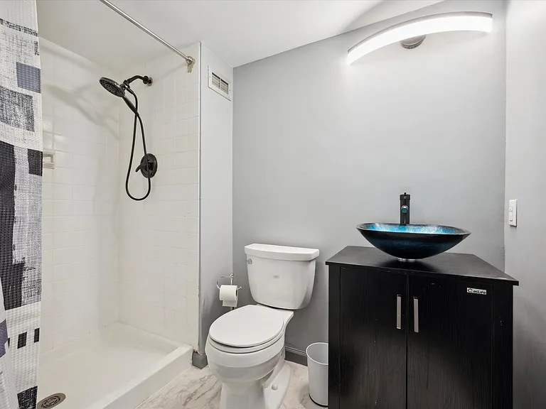 21438 Valley Forge Cir — Photo 5