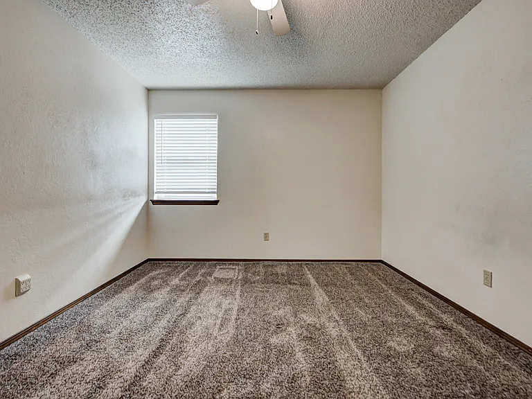 1331 Glen Oaks Ct #4 — Photo 22