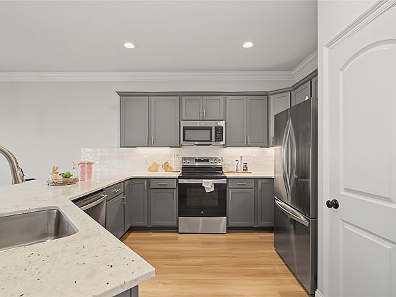 5th image of 11 Venecia Ct