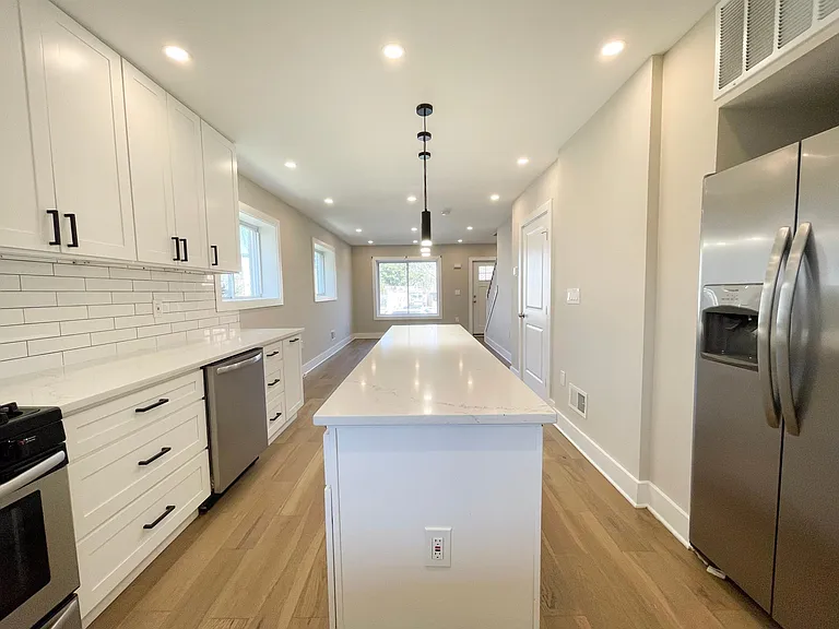 1267 Emerson St NE — Photo 11
