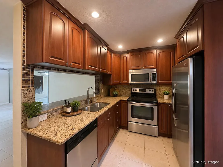 2936 Belmont Ln — Photo 3