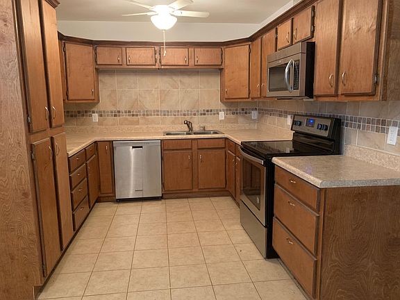 2nd image of 1814 N Ross Ave