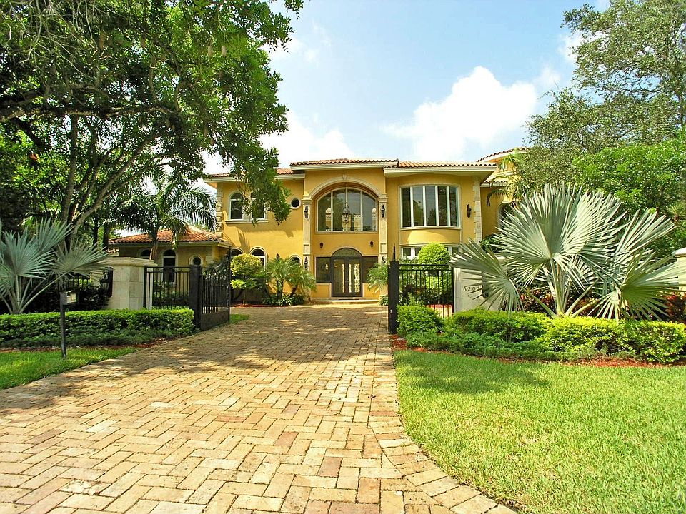 Stunning 'Venetian' Inspired Villa in Pinecrest, Miami's finest Neighborhood!
