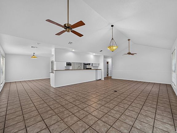5th image of 1704 STRAIT LN