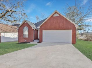 300 Jasmine Dr, Locust Grove, GA 30248