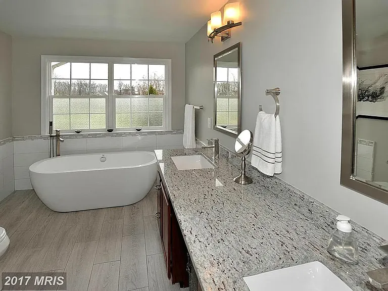 20156 Valhalla Sq — Photo 22