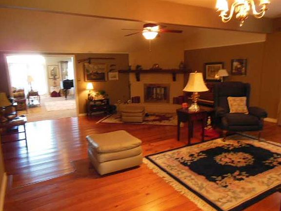 2nd image of 4036 Crestwood Ct