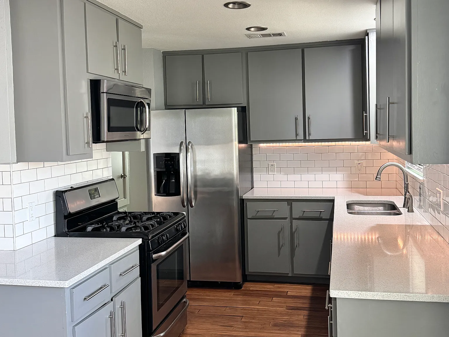 504 Clover Ct — Photo 3