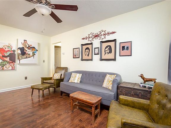 4th image of 1106 Harrington Dr