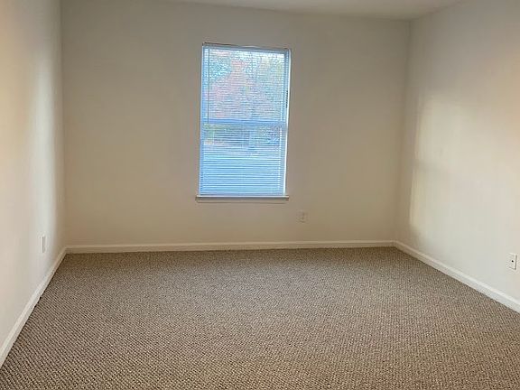 4th image of 416 Acorn Grove Ln #H