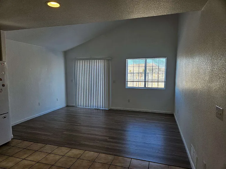 2631 S Danube Way — Photo 4