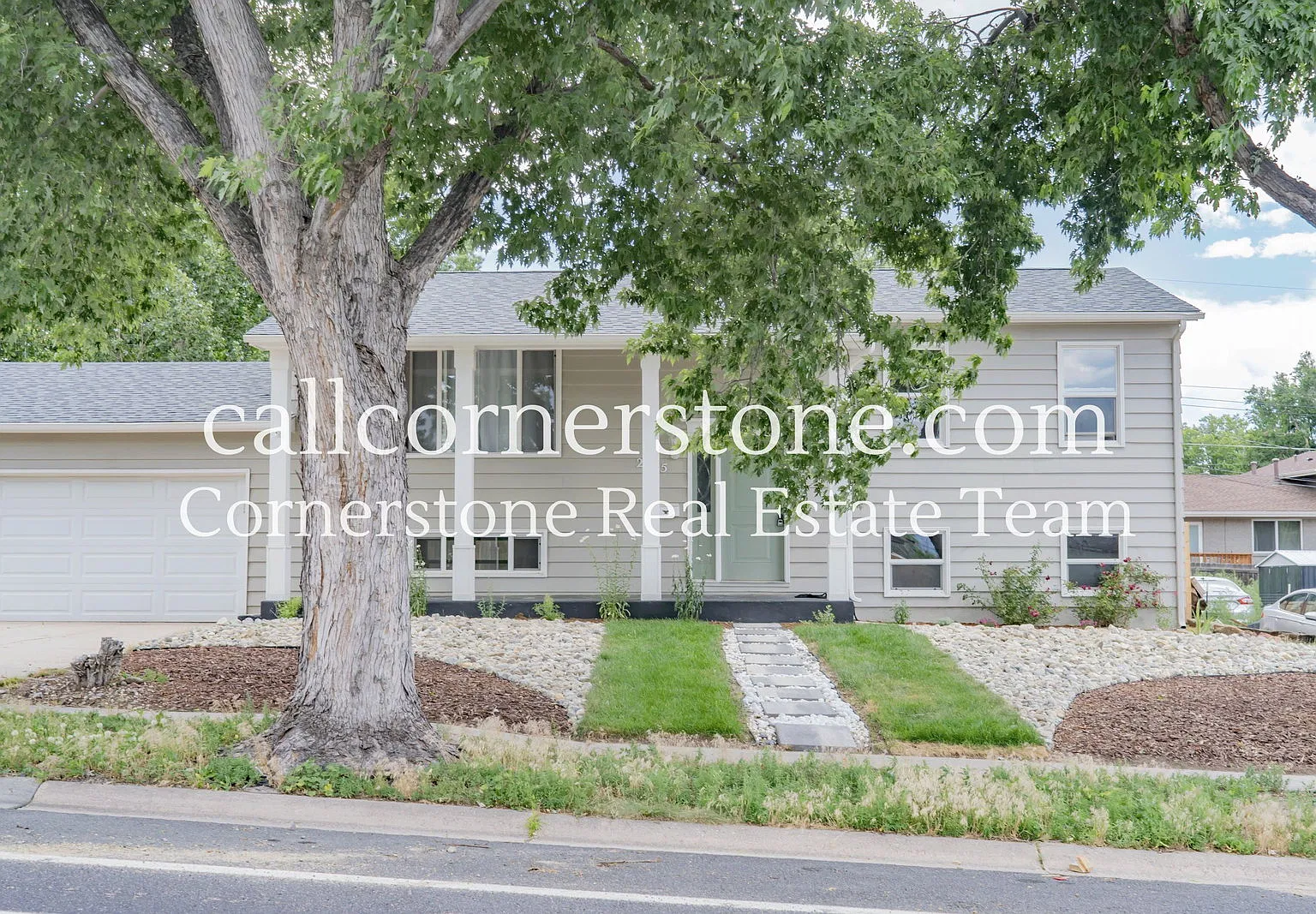 4 bed, 2.0 bath, 2052 sqft, $2,422 — Photo 2