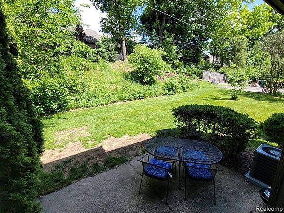 2nd image of 544 Foxboro Sq