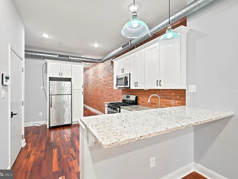 3220 W Diamond St #2 — Photo 6