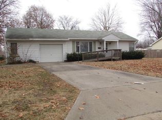 417 South Dr, Marshall, MO 65340