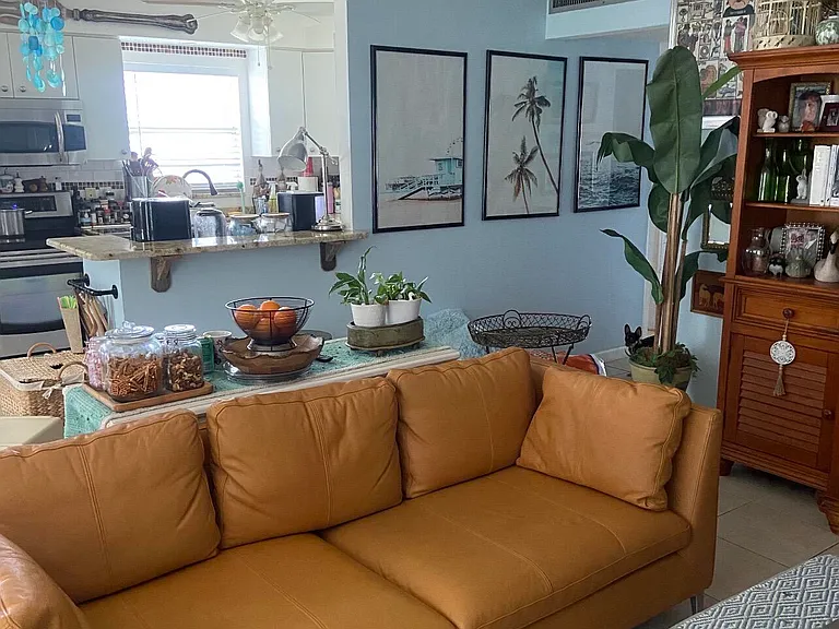 208 Valencia Dr #I — Photo 3