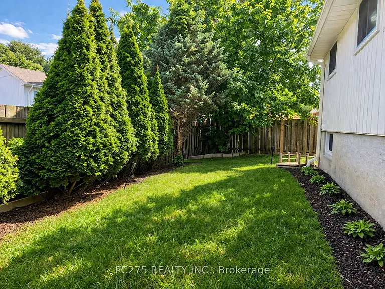 49 Caprice Cres — Photo 11