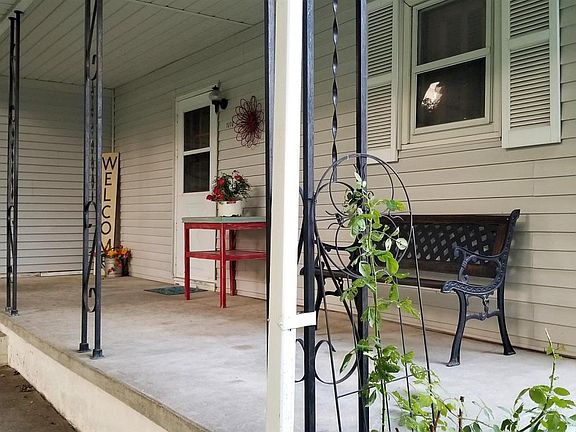 4th image of 1010 Lincoln Ave