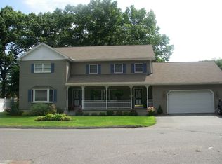 15 Bostwick Ln, Chicopee, MA 01020