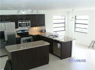 690 Willow Grove Ter, Davie, FL 33325